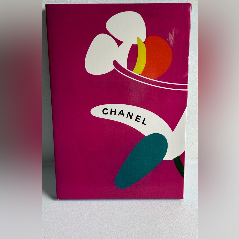 Chanel  Catalogue  2000 Pad Flip Design Collectable Photos By Karl Lagerfeld